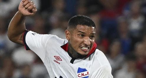 بعد أسبوع من انهياره على أرض الملعب.. وفاة خوان إزكيردو مدافع أوروجواي